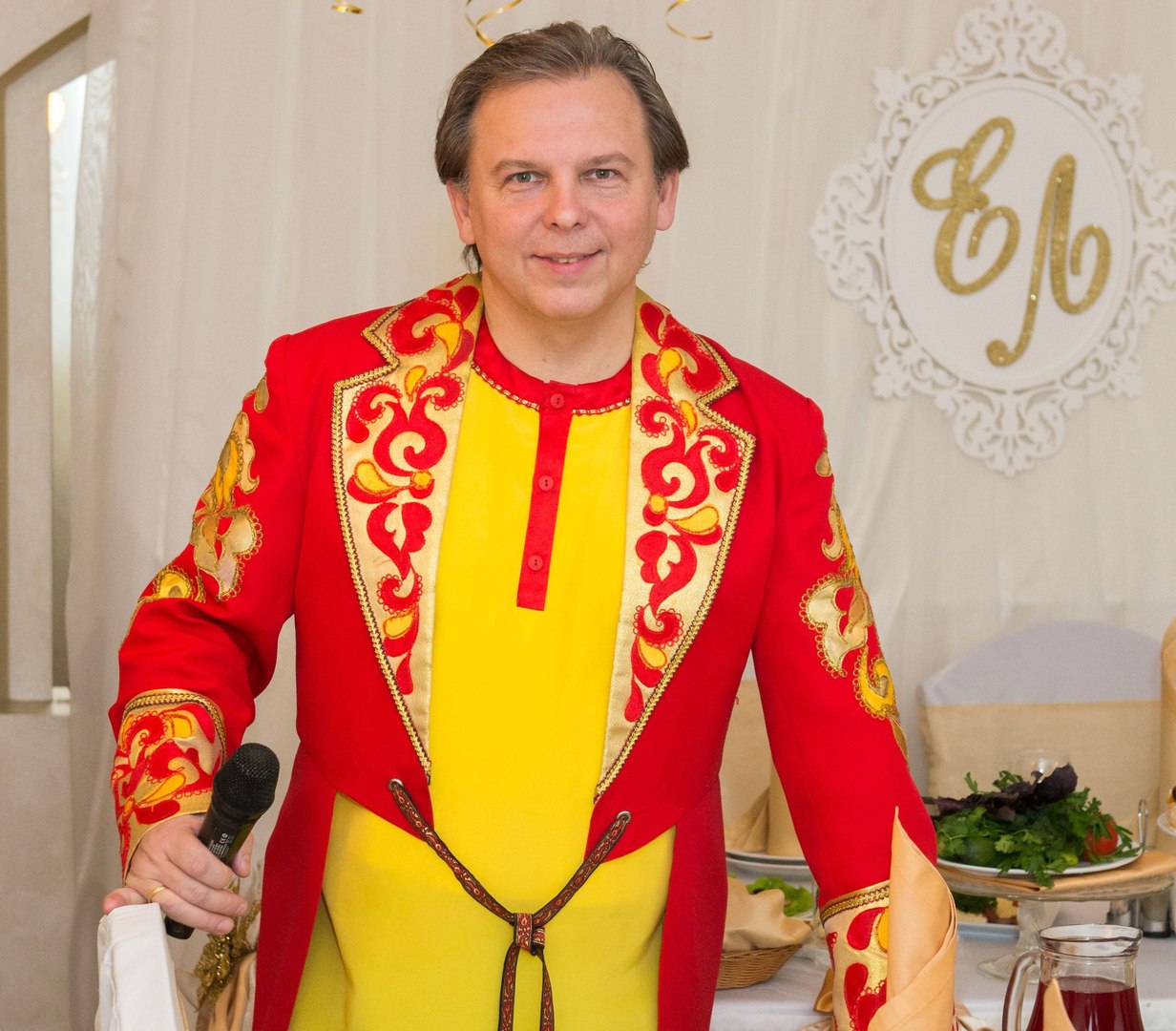 Ведущий русской свадьбы Виктор Баринов