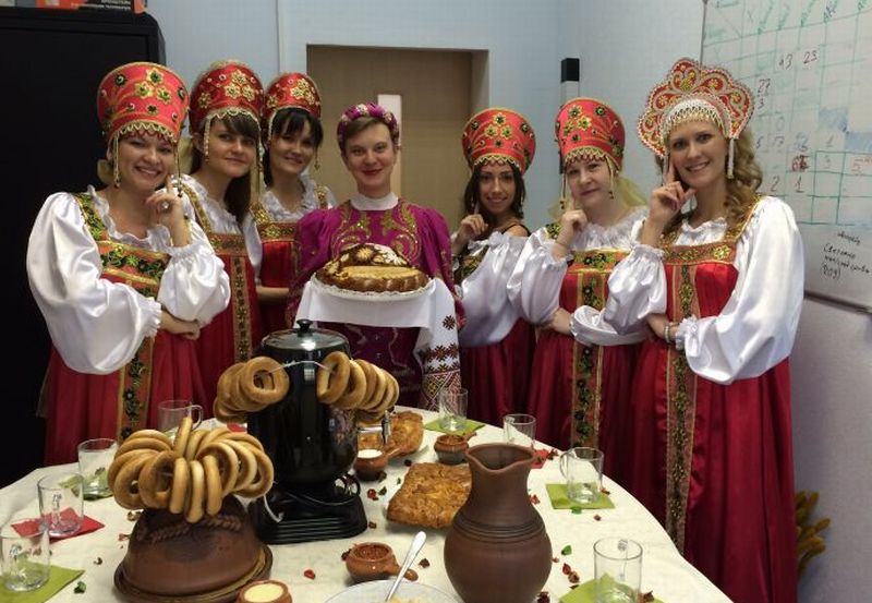 Русский ансамбль "У барина" на Масленицу.