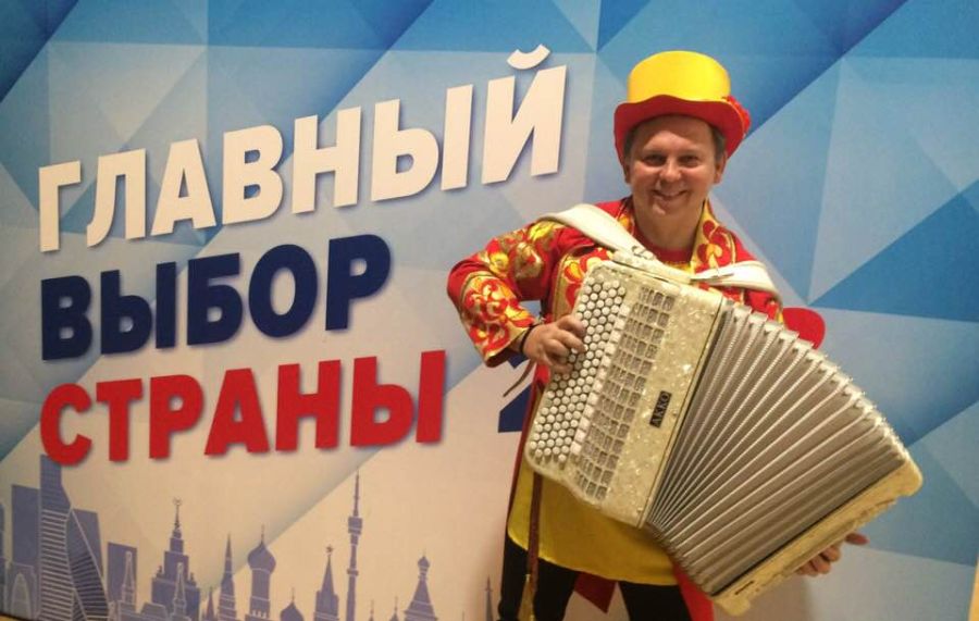 Баянист тамада Виктор Баринов на праздник и свадьбу